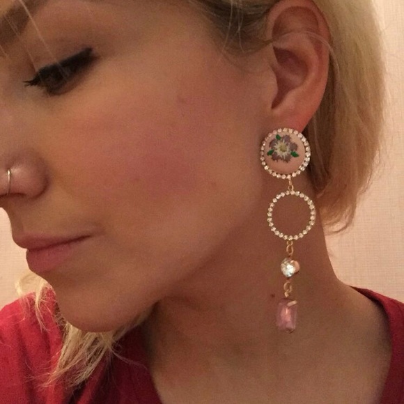 ☀️NEW☀️Embroidered & Rhinestone Earrings - Picture 5 of 6